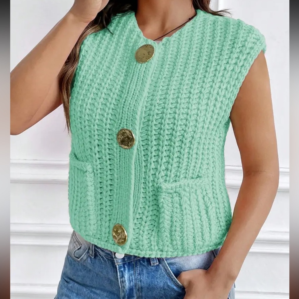 NWOT Sweater vest Pit to pit 24 inches; length 18 inches.  💙💚